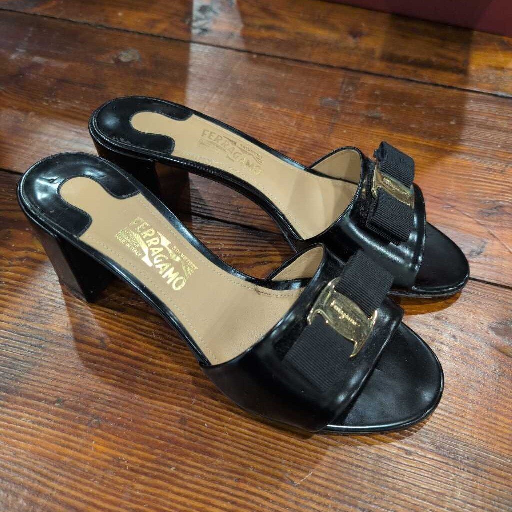 FERRAGAMO EOLIE BLOCK HEEL SANDAL (STYLE 0673013)