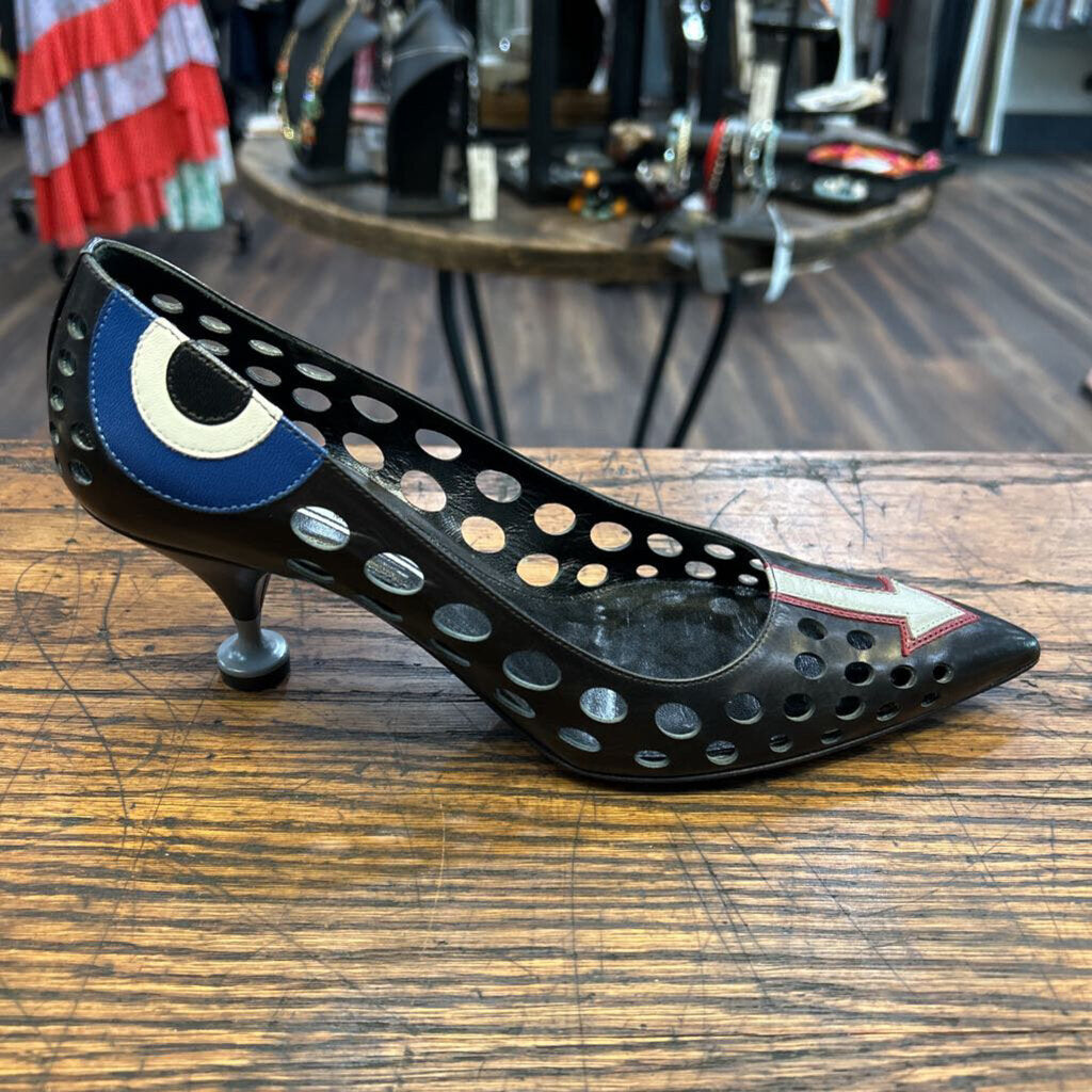 PRADA ARROW CUT-OUT PUMP (STYLE 11560G)