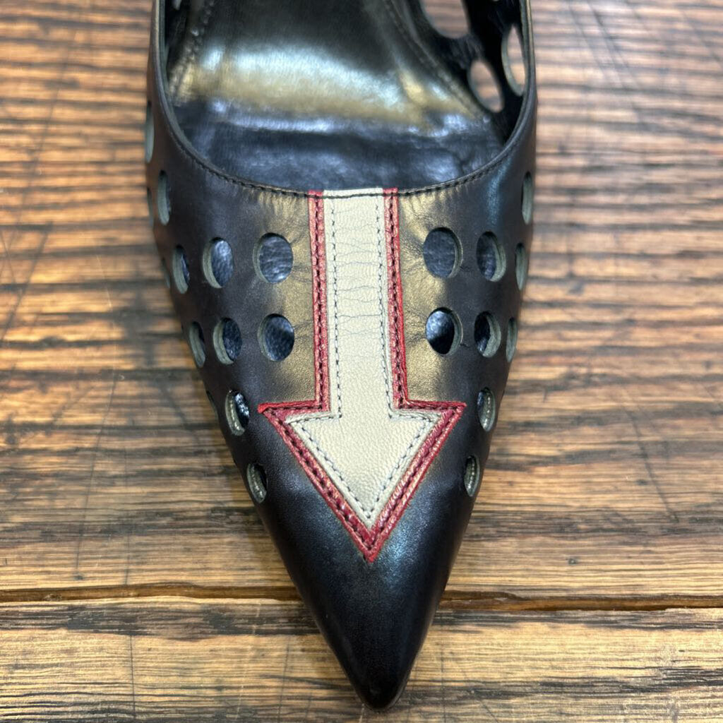 PRADA ARROW CUT-OUT PUMP (STYLE 11560G)