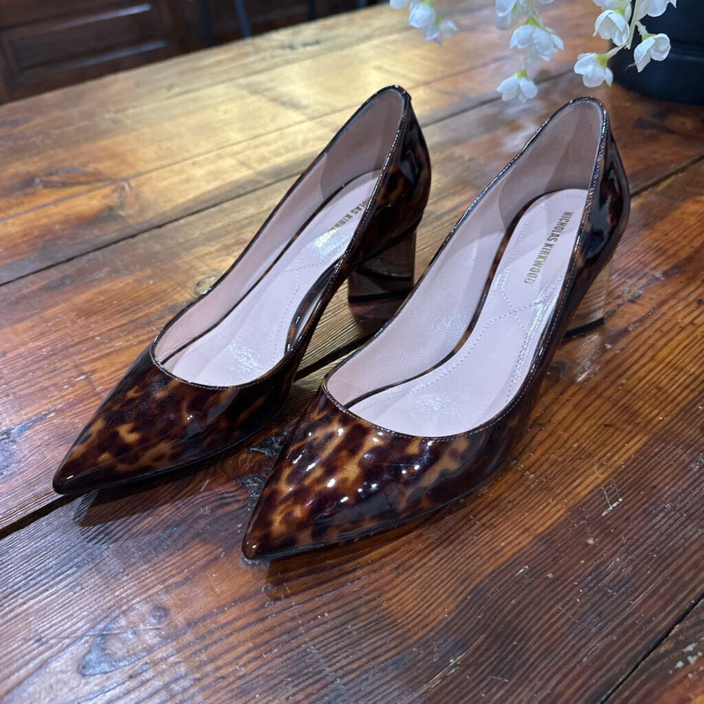 NICHOLAS KIRKWOOD POINTED TOE PATENT LEATHER PUMP WITH TRIANGLE BLOCK HEEL