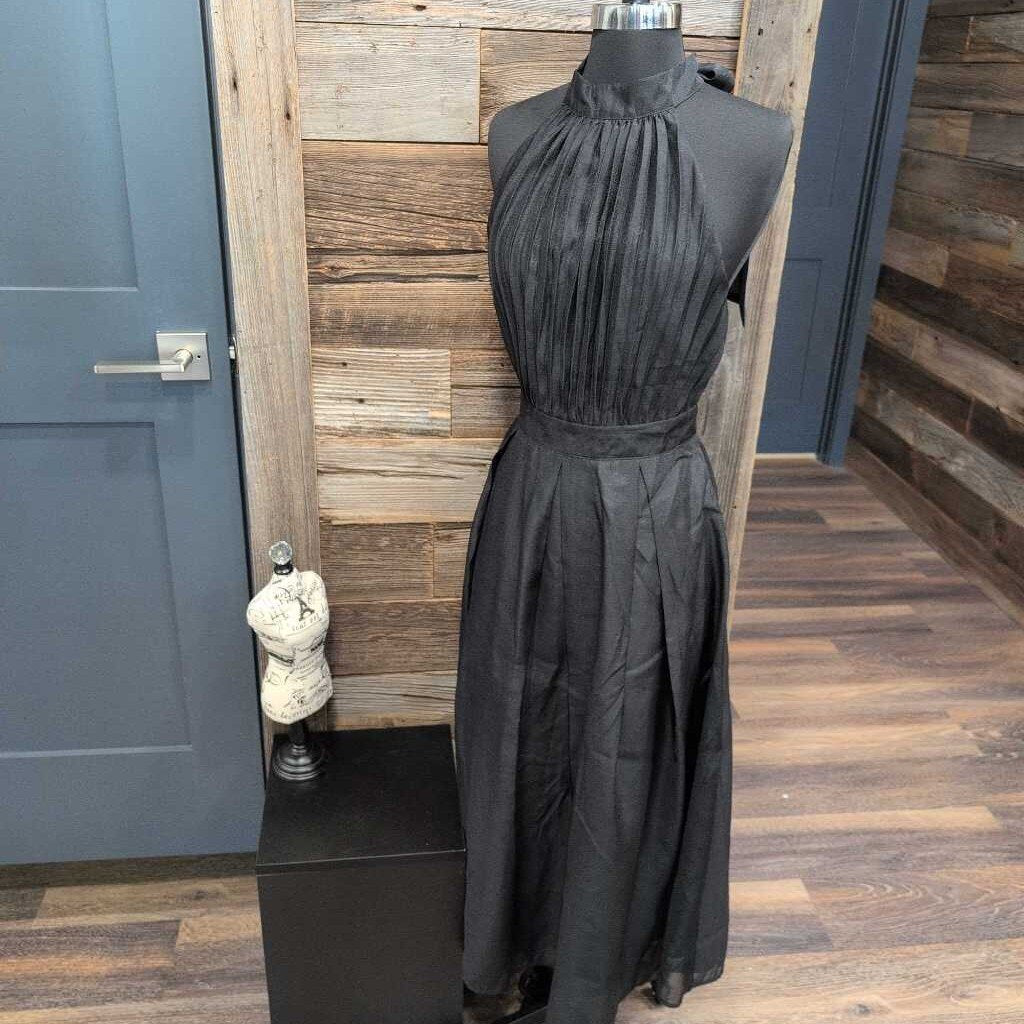 SL HALTER TIE NECK PLEATED GALA GOWN