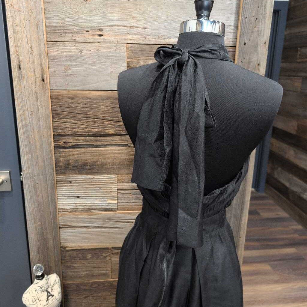 SL HALTER TIE NECK PLEATED GALA GOWN