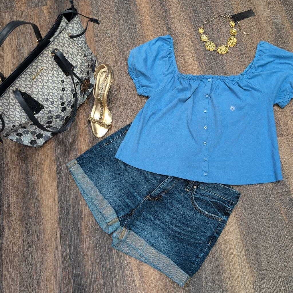 AMERICAN EAGLE SS SCOOP NECK BUTTON UP PUFF SHOULDER CROP W/ RUFFLES