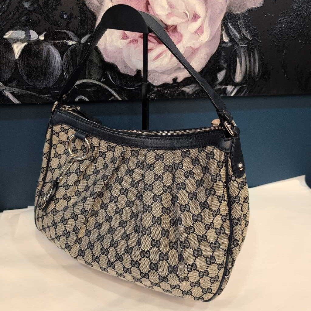 GUCCI MEDIUM GG CANVAS SUKEY HOBO BAG