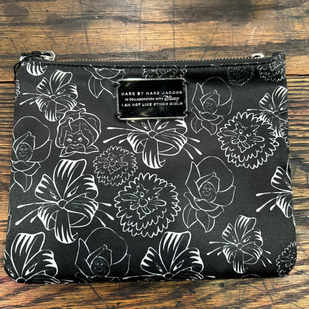 MARC JACOBS + DISNEY COLLECTIBLE ALICE IN WONDERLAND POUCH