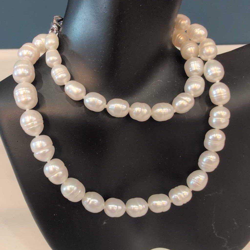 FRESHWATER PEARL NECKLACE