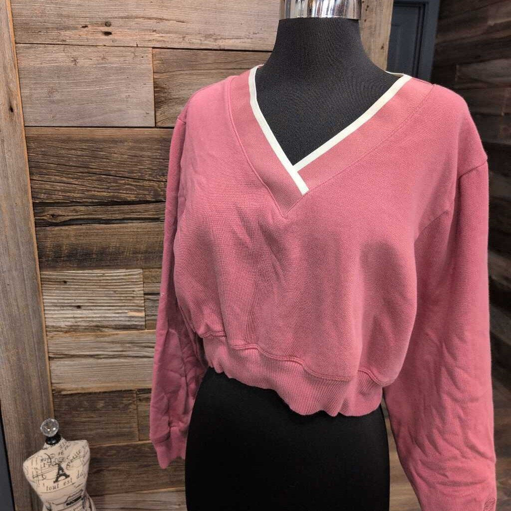 LS V NECK CROPPED VARSITY SWEATSHIRT