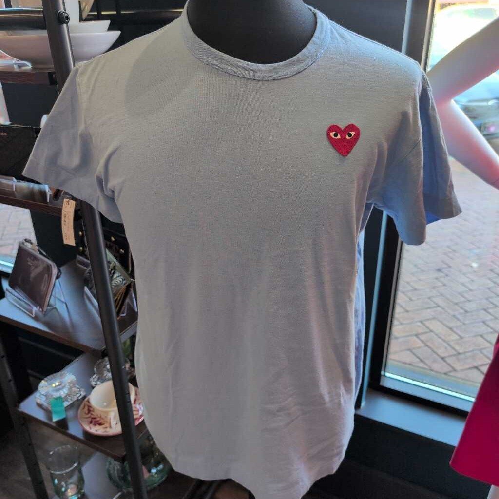 PLAY - HEART LOGO TEE