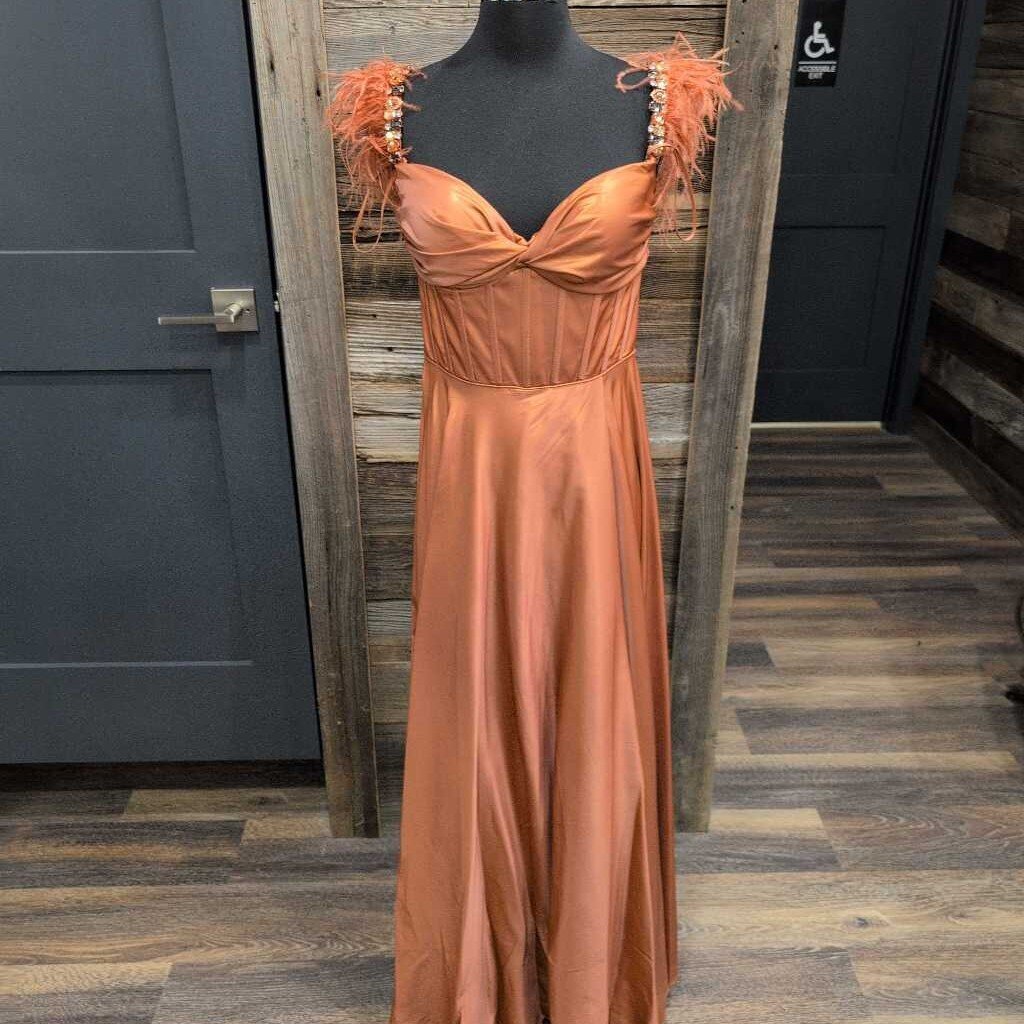 STRAPLESS FEATHER BACK GOWN