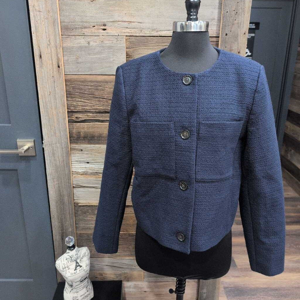 CROP BUTTON W/FRONT POCKETS