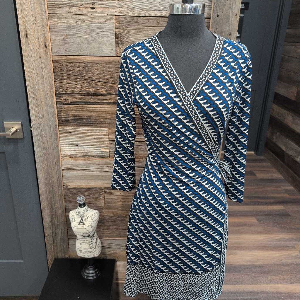 3/4 SLEEVE WRAP DRESS