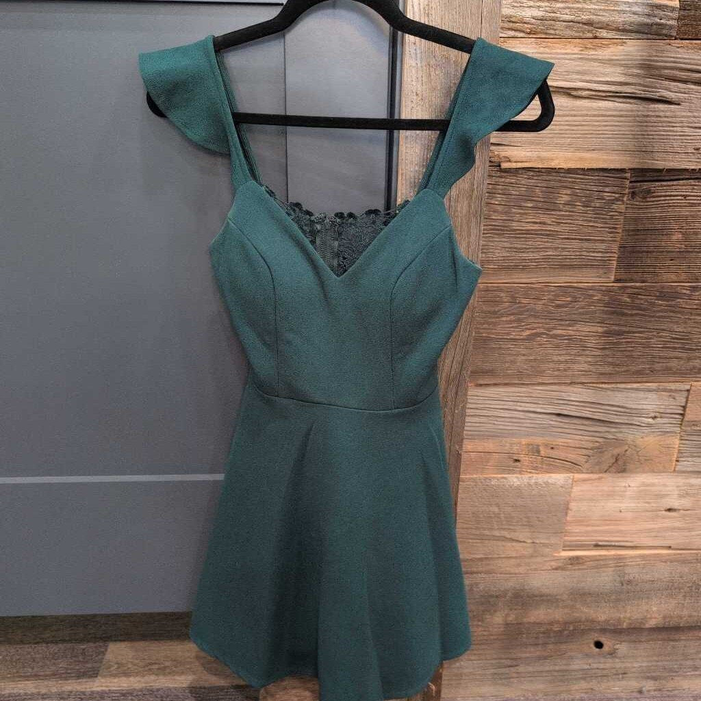 CITY STUDIO SL V NECK MINI W/ LACE DETAILING