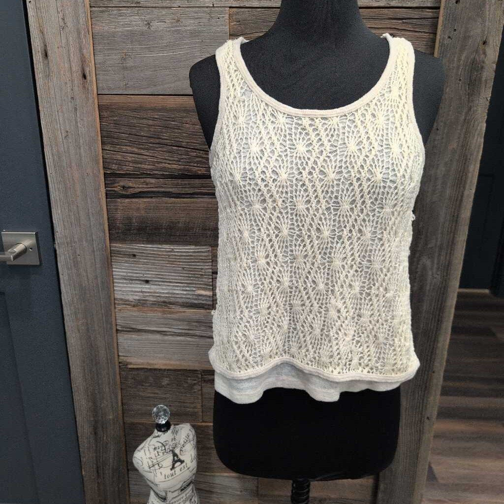 SL SCOOP NECK HIGH LOW CROCHETED TANK