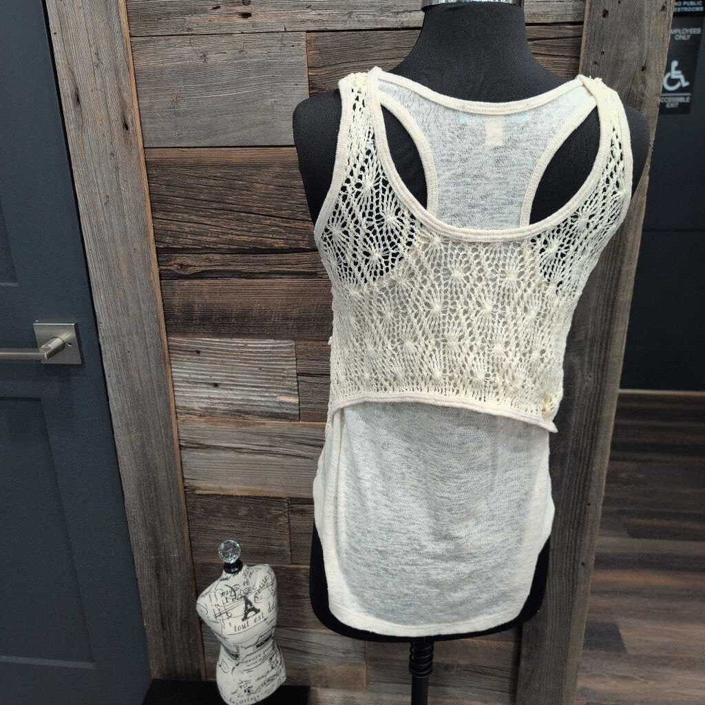 SL SCOOP NECK HIGH LOW CROCHETED TANK