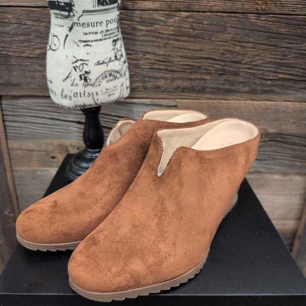 SLIP ON WEDGE MULES