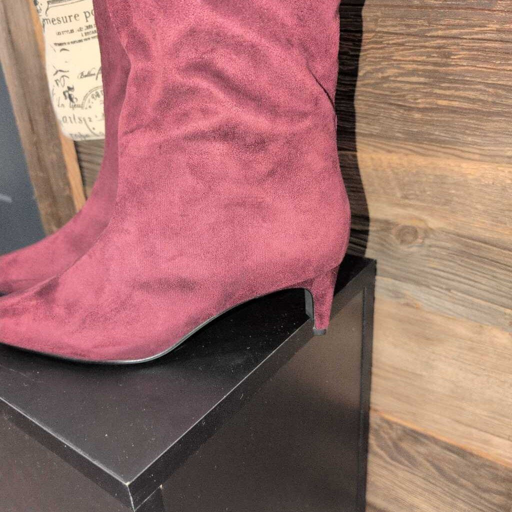 BANANA REPUBLIC KNEE HIGH FAUX SUEDE BOOTS