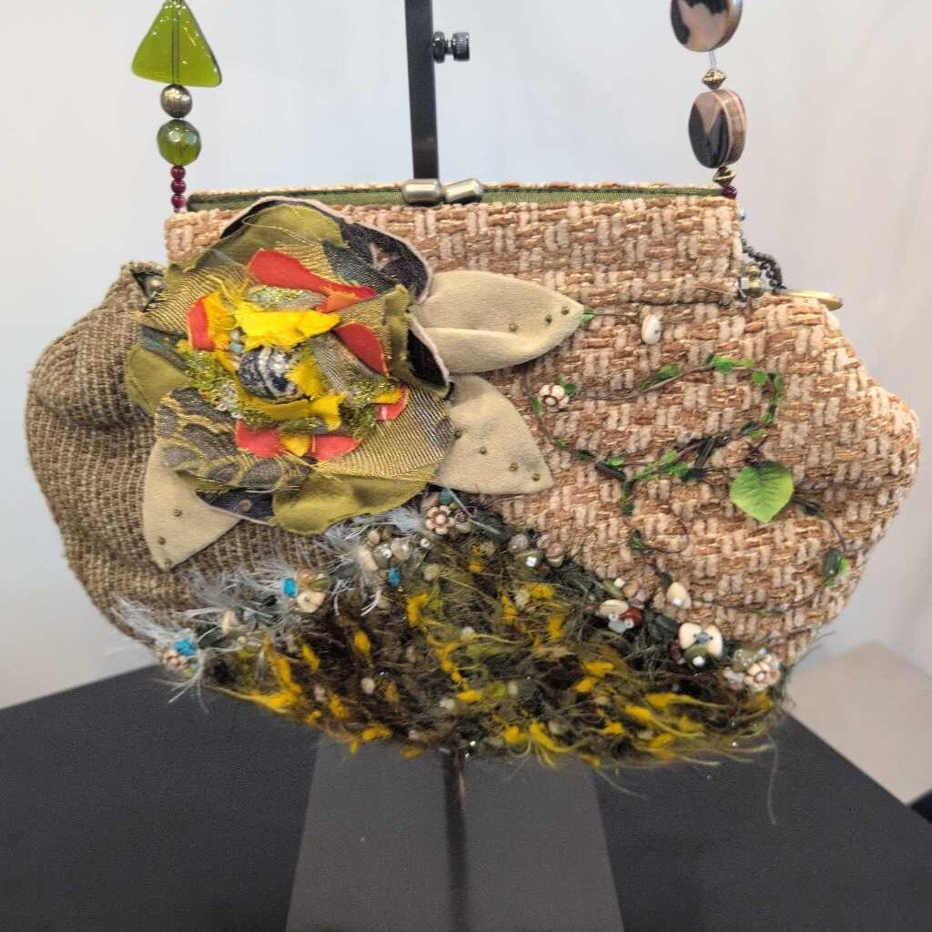 MARY FRANCES BOTANICAL TEXTURED FRAME BAG