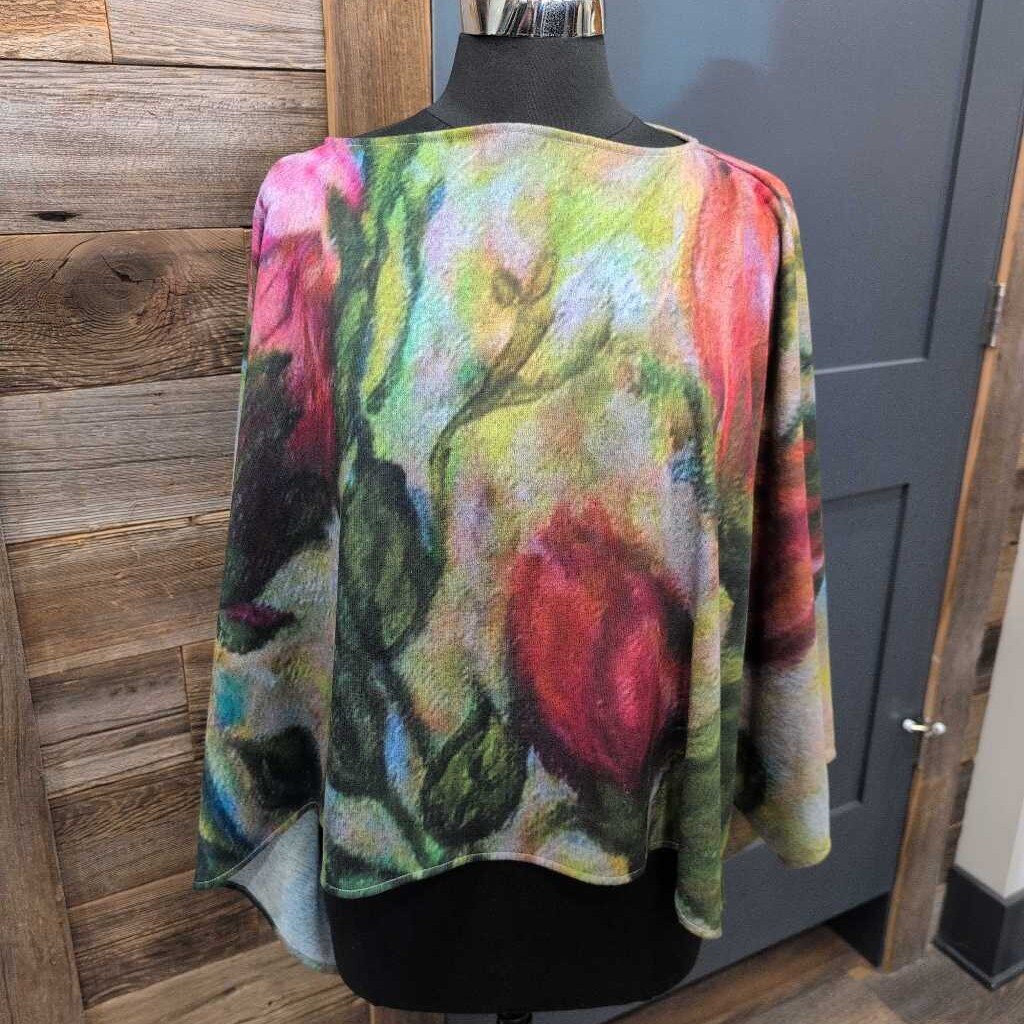 CREATIVE DRESSING - PONCHO - ROSEBUDS