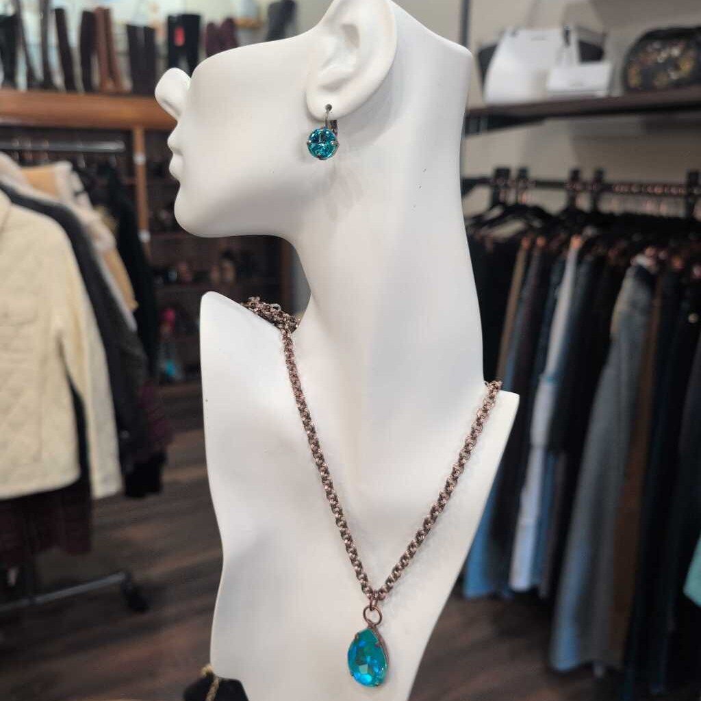 TEARDROP LONG NECKLACE AND MATCHING EARRINGS