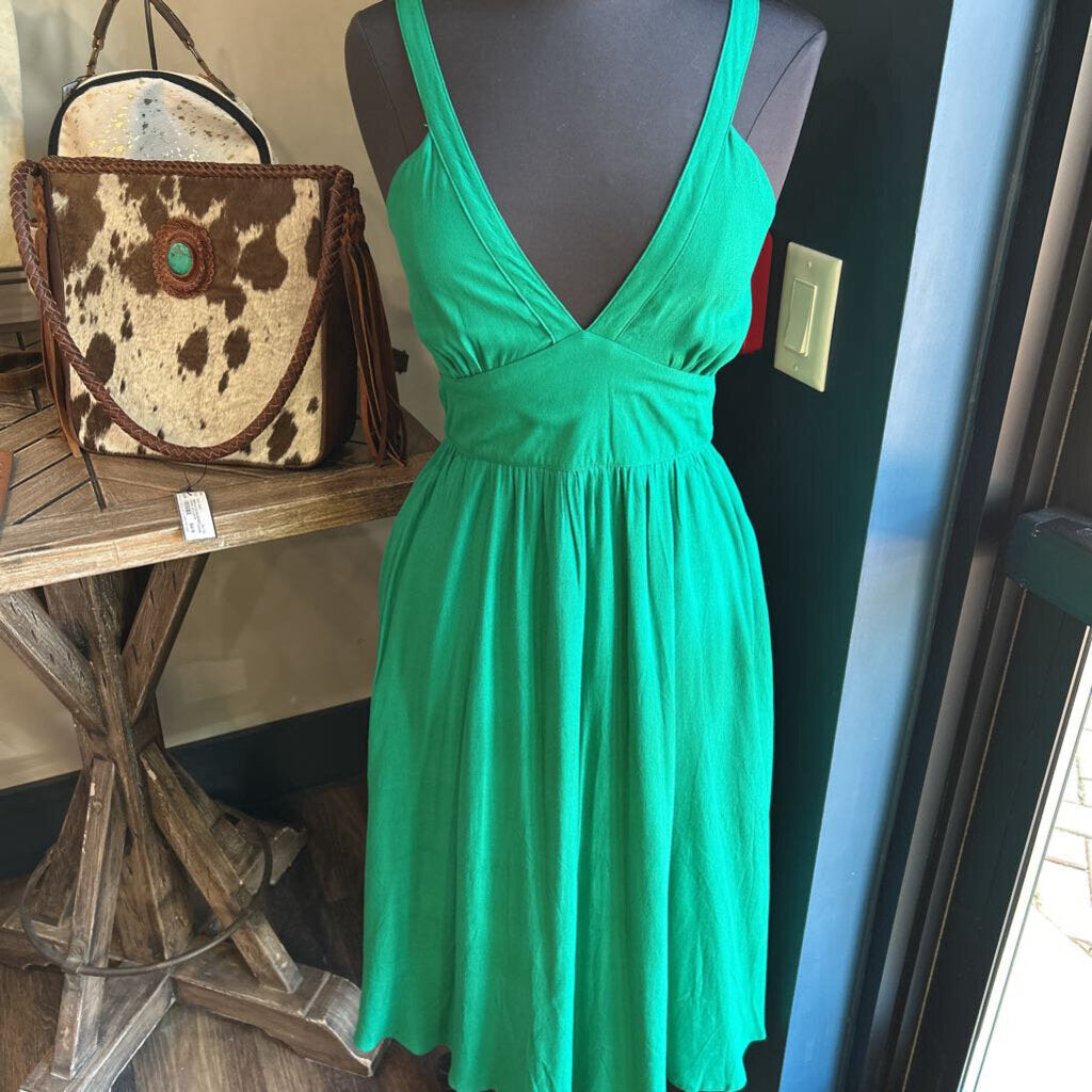 LULU'S NWT DEEP V + LOW BACK W TIE