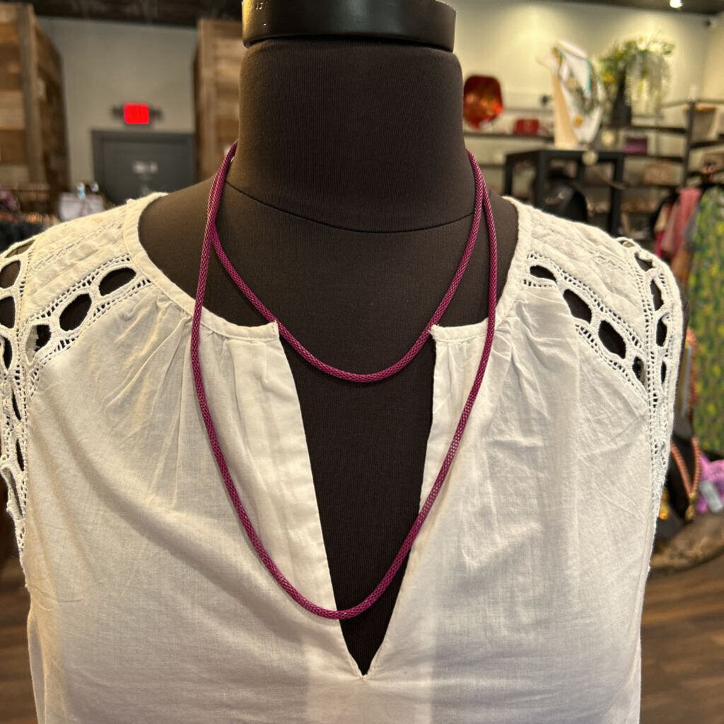 FUCHSIA METAL TUBE NECKLACE