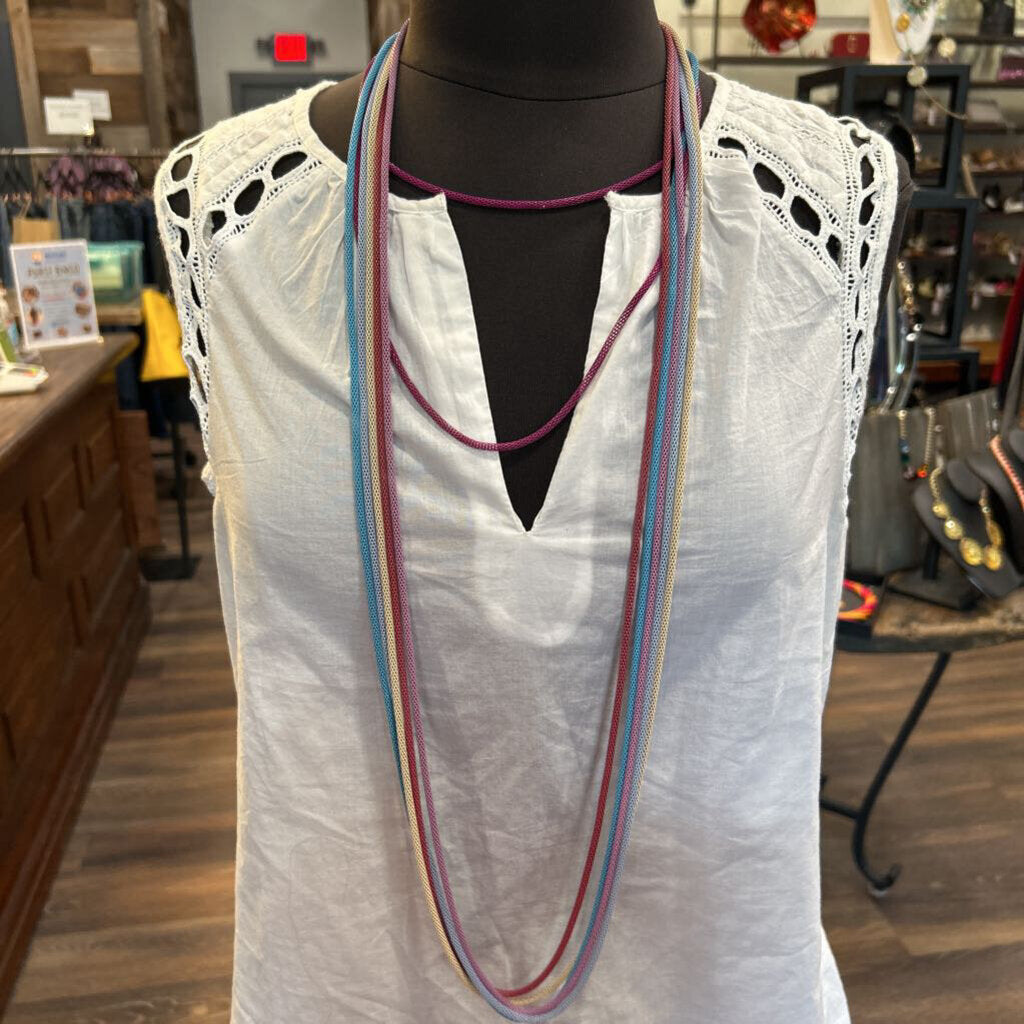 FUCHSIA METAL TUBE NECKLACE