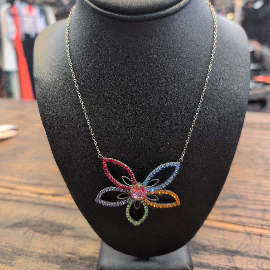 SABIKA FLOWER NECKLACE
