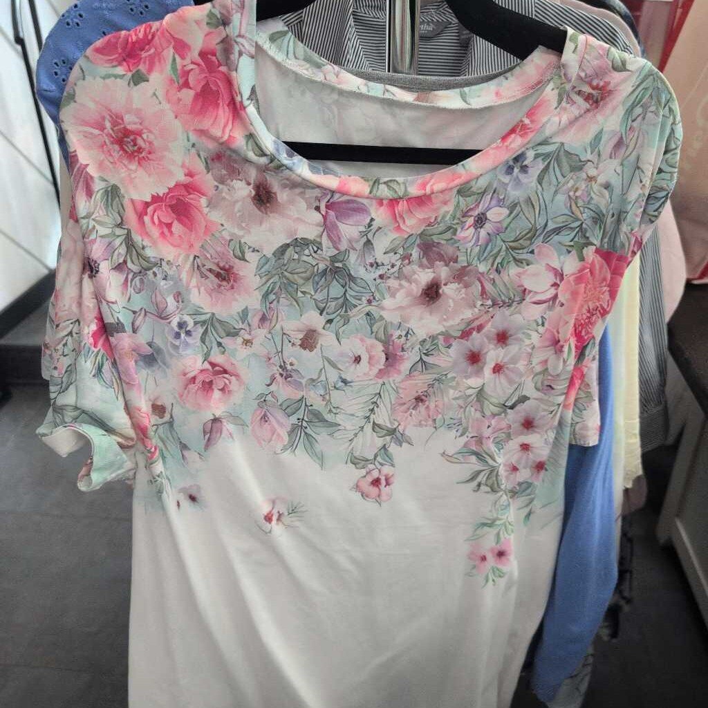 FLORAL TEE