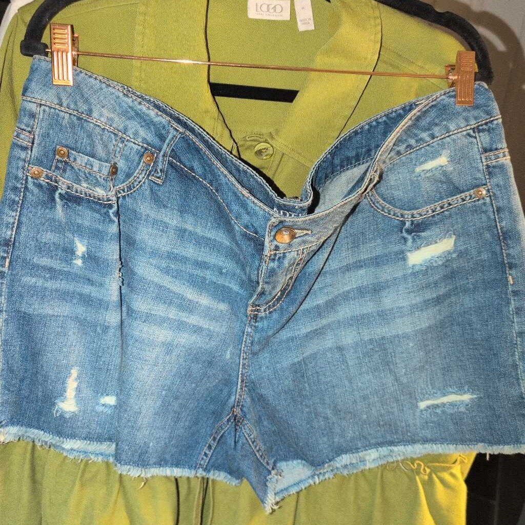 APT 9. DISTRESSED DENIM