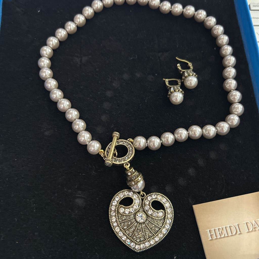 HEIDI DAUS EARRINGS + HEART DROP CHUNKY
