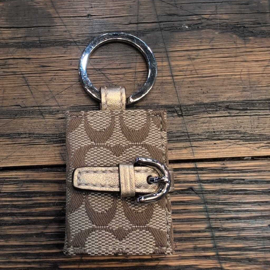 COACH SIGNATURE C PIC FRAME KEYCHAIN